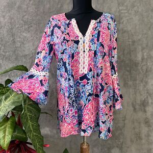 Lilly Pulizer Turtle Amazement Tunic top women’s S Pink blue w white embroidery.